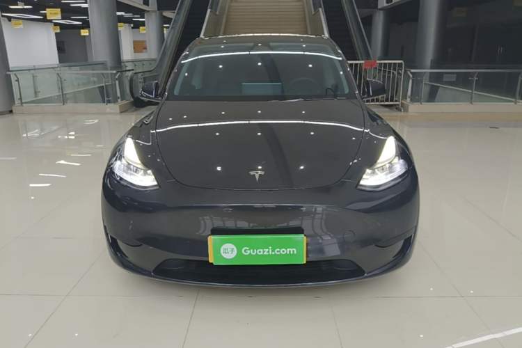 Tesla Model Y 2024 — 2
