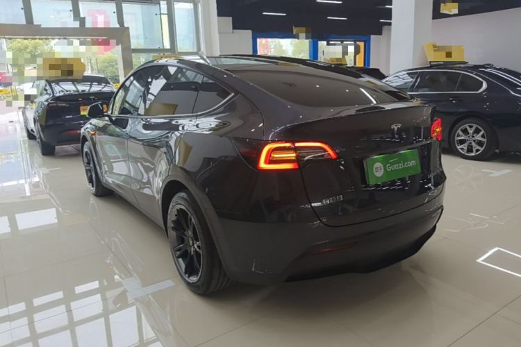 Tesla Model Y 2024 — 4