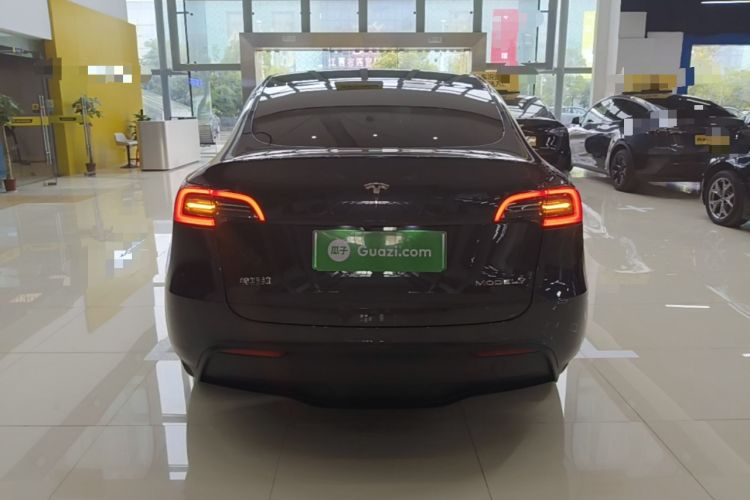 Tesla Model Y 2024 — 5