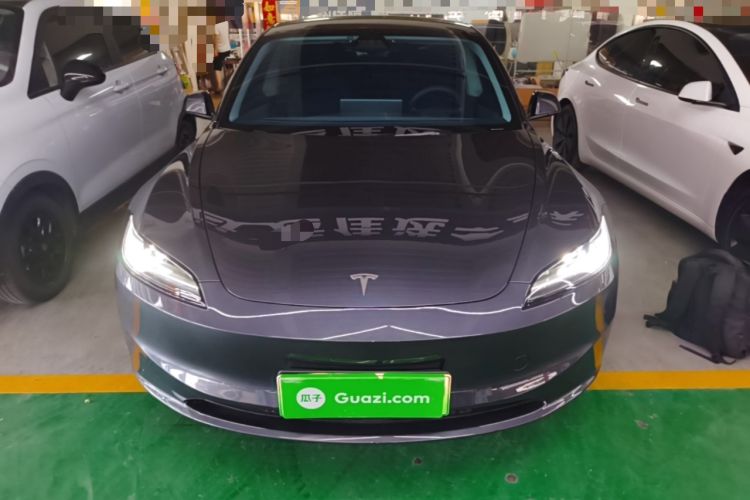 Tesla Model 3 2025 — 2