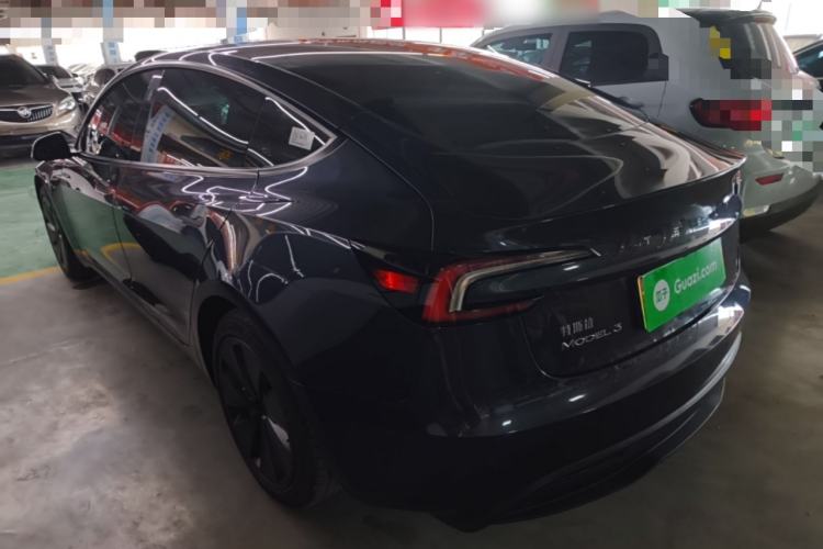 Tesla Model 3 2025 — 4
