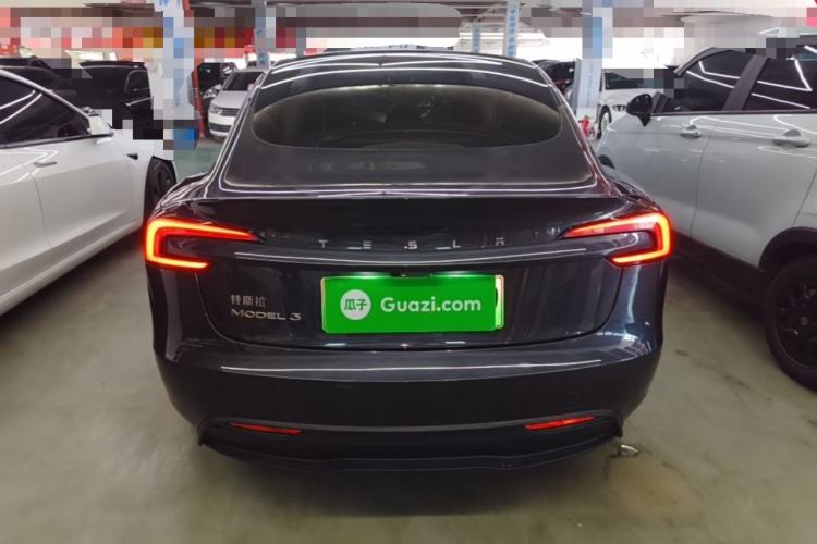 Tesla Model 3 2025 — 5