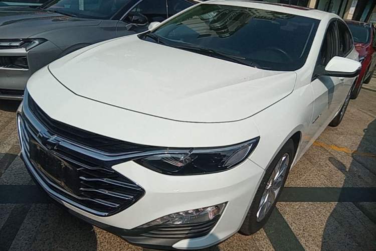 Chevrolet Malibu XL 2022 — фото 1