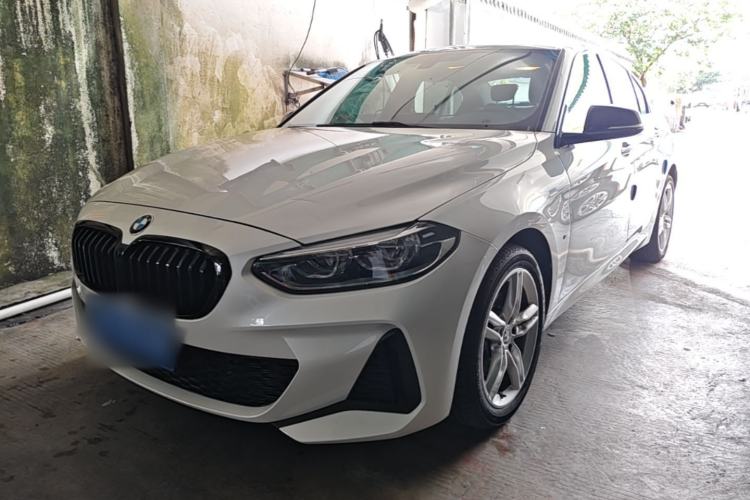 BMW 120i 2023 — фото 1