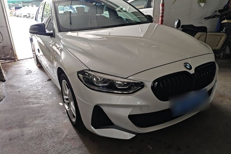 BMW 120i 2023 — фото 3