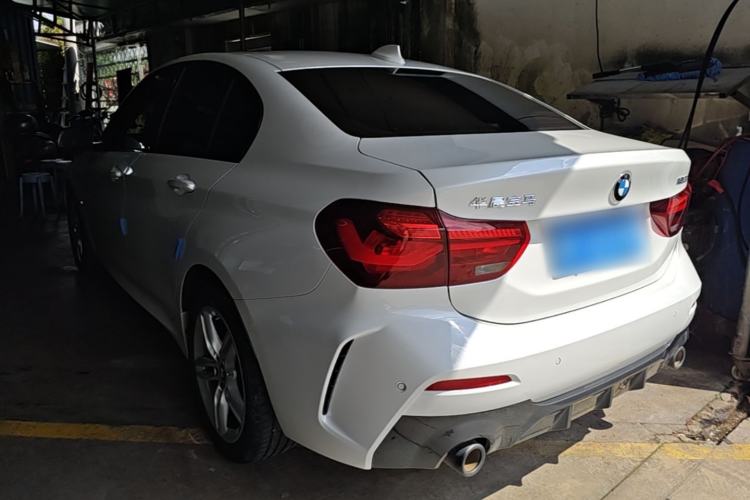 BMW 120i 2023 — фото 4