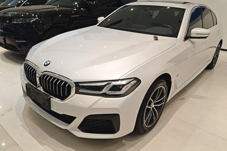 BMW 5 series 2022 — фото 1