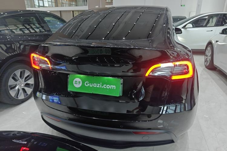 Tesla Model Y 2022 — 5