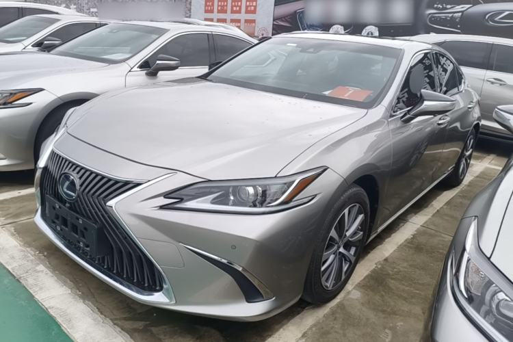 Lexus ES 300h 2020 — фото 1