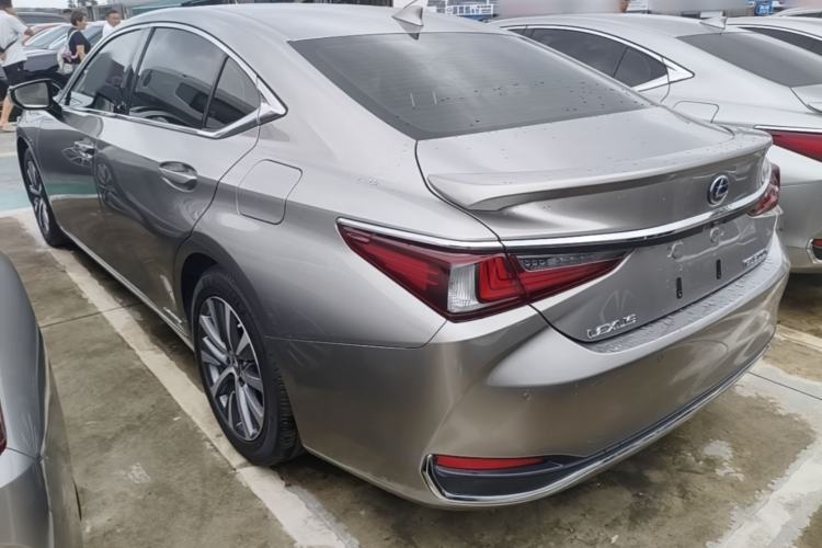 Lexus ES 300h 2020 — фото 4