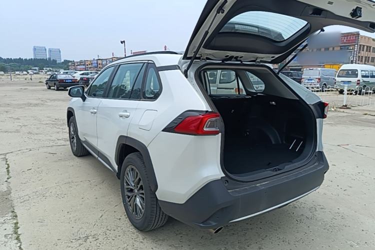 Toyota RAV4 2023 — 4