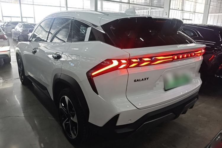 Geely Galaxy galaxy l7 2024 — фото 4