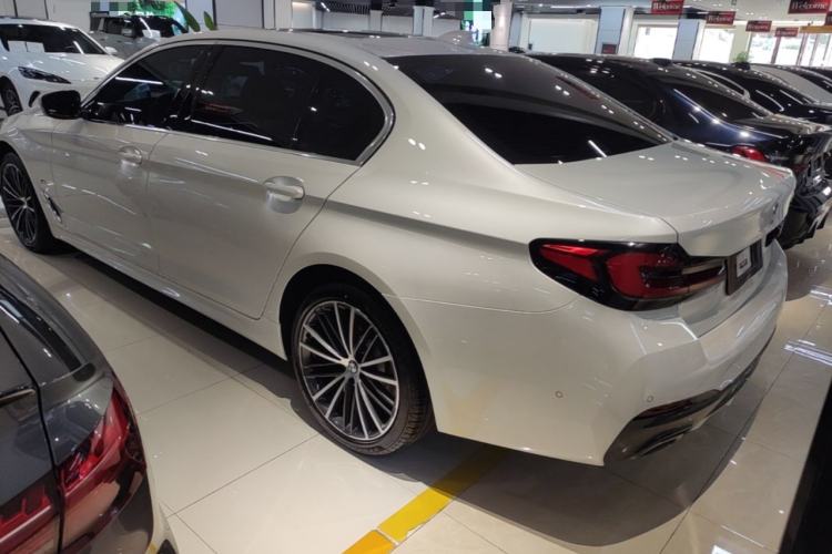 BMW 530Li 2023 — фото 4