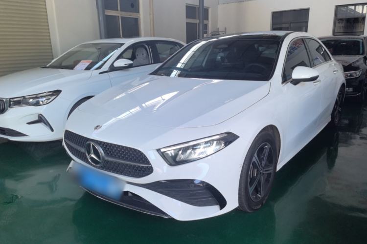 Mercedes-Benz A 200 L 2023 — фото 1