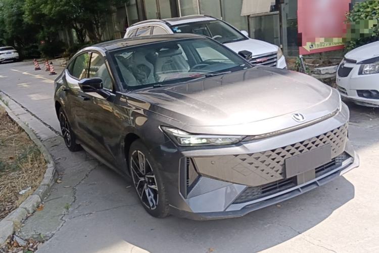 ChangAn UNI-V 2024 — 3