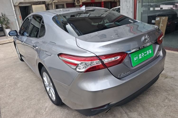 Toyota Camry 2021 — фото 4