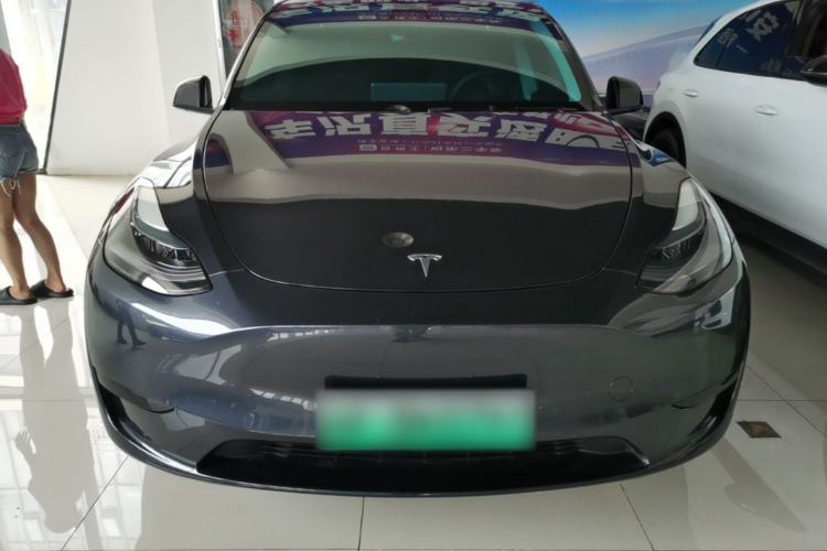Tesla Model Y 2024 — 2