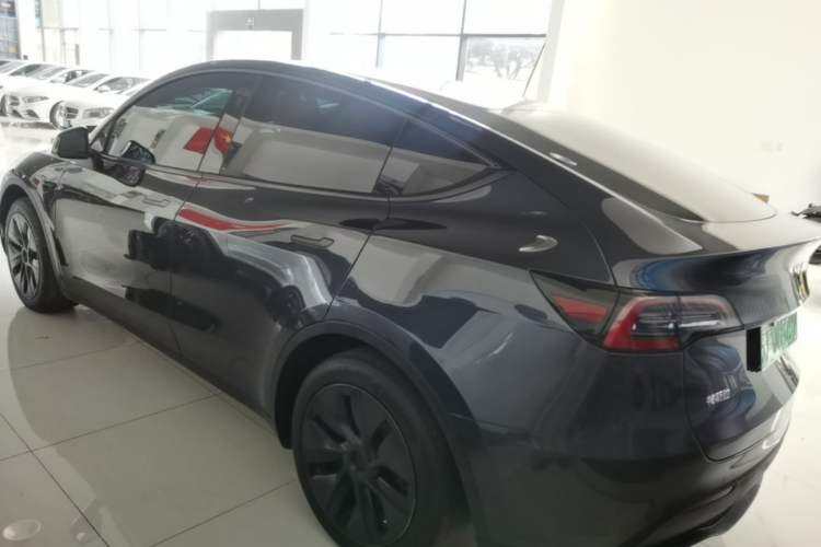 Tesla Model Y 2024 — 4