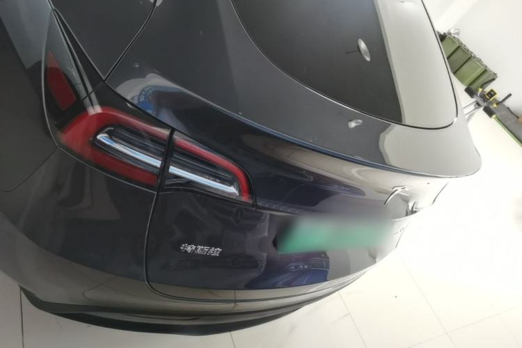 Tesla Model Y 2024 — 5