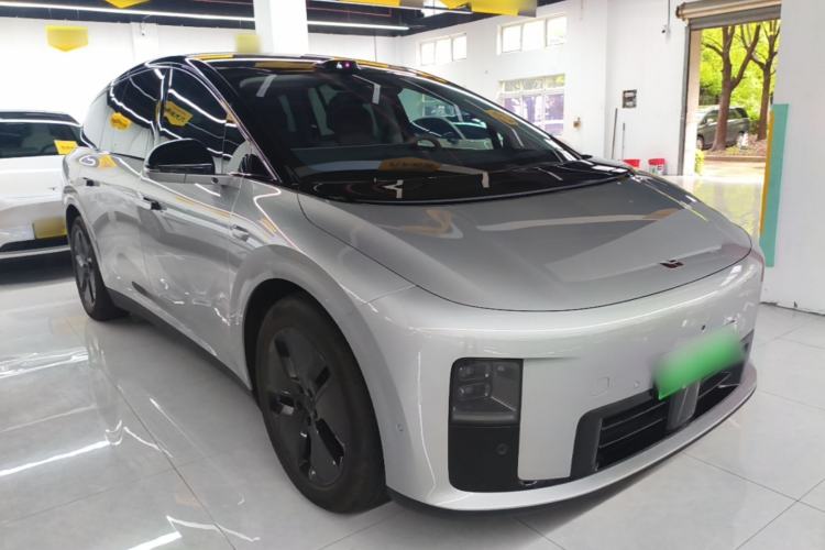 Li Auto i8 2025 — 3