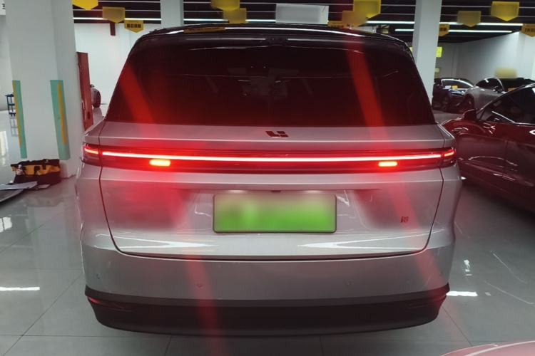 Li Auto i8 2025 — 5