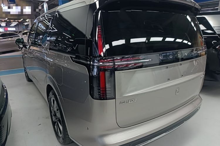 Volvo EM90 2025 — 4
