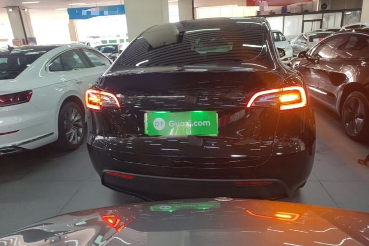Tesla Model Y 2022 — 5