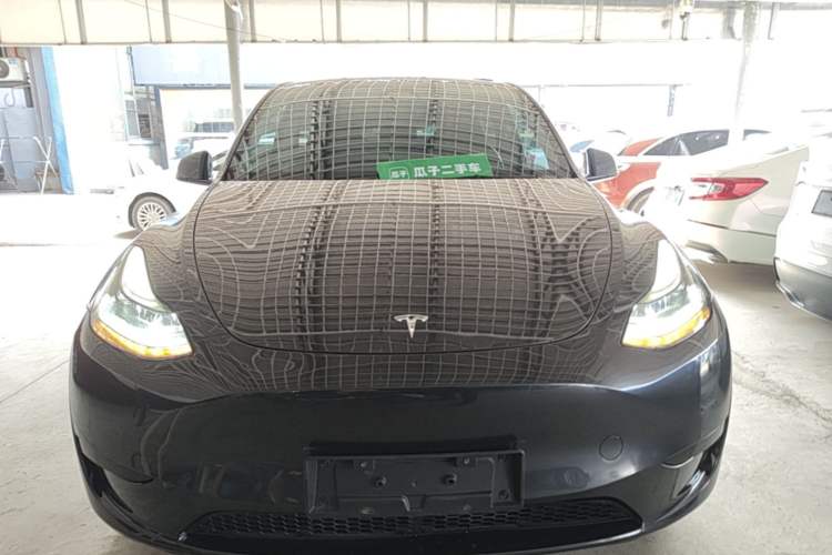 Tesla Model Y 2024 — 2