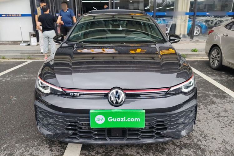 Volkswagen Golf GTI 2026 — 2