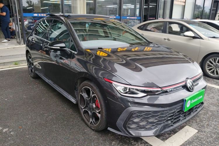 Volkswagen Golf GTI 2026 — 3