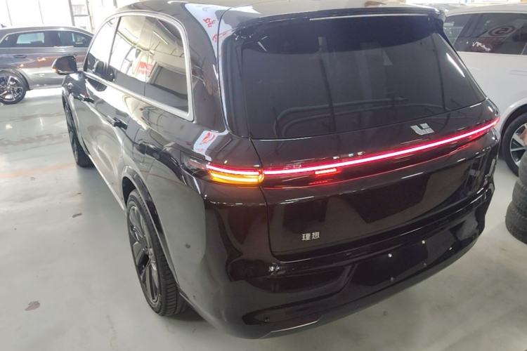 Li Auto L8 2023 — 4