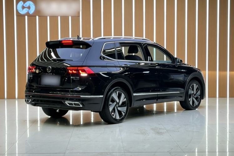 Volkswagen Tiguan L 2023 — 5