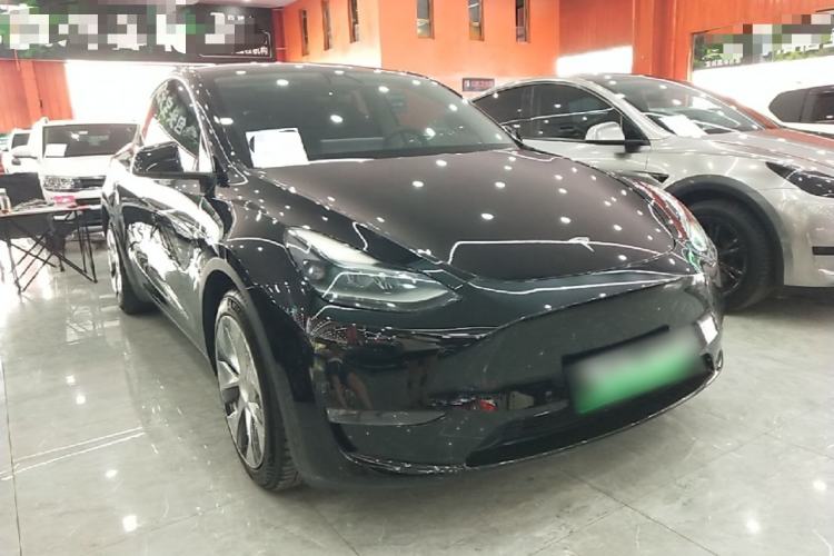 Tesla Model Y 2021 — 3