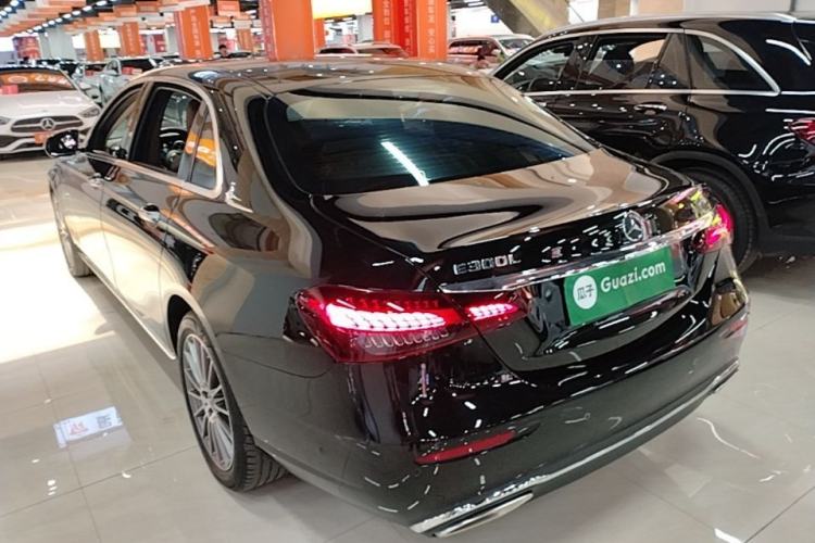 Mercedes-Benz E 260 L 2023 — 4