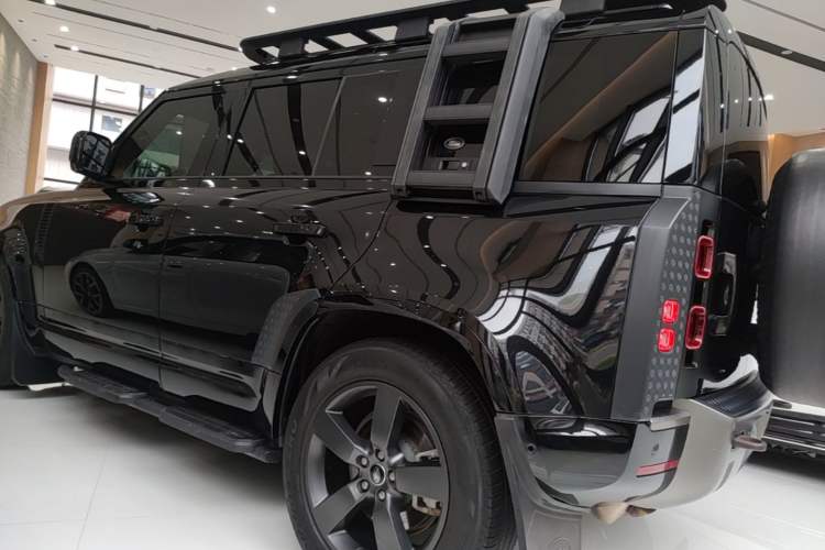 Land Rover Defender 2023 — 4