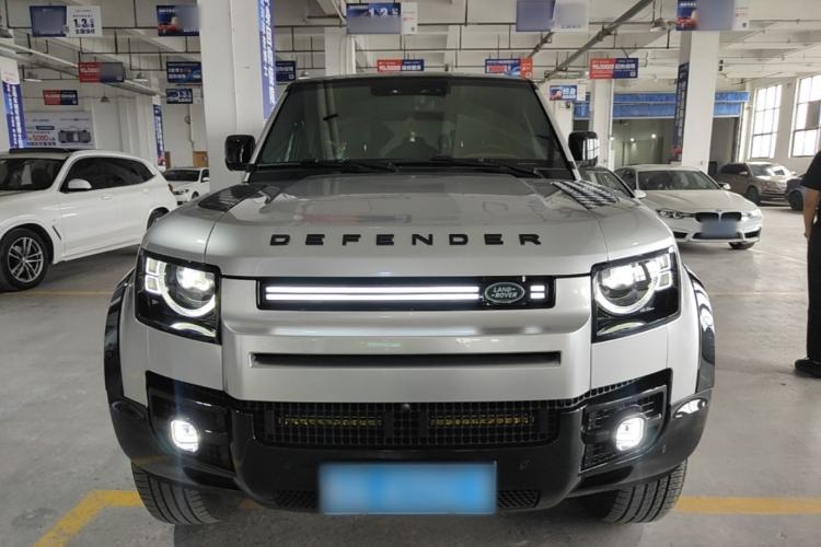 Land Rover Defender 2024 — 2