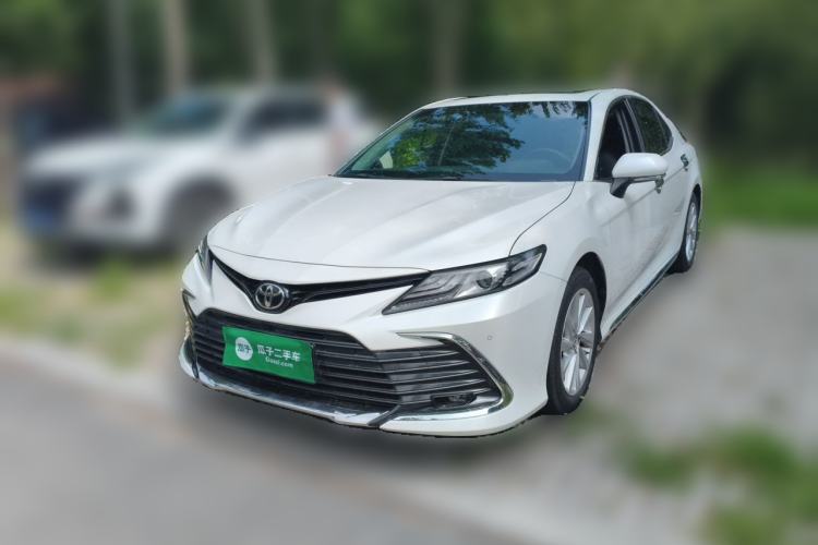 Toyota Camry 2023 — фото 1