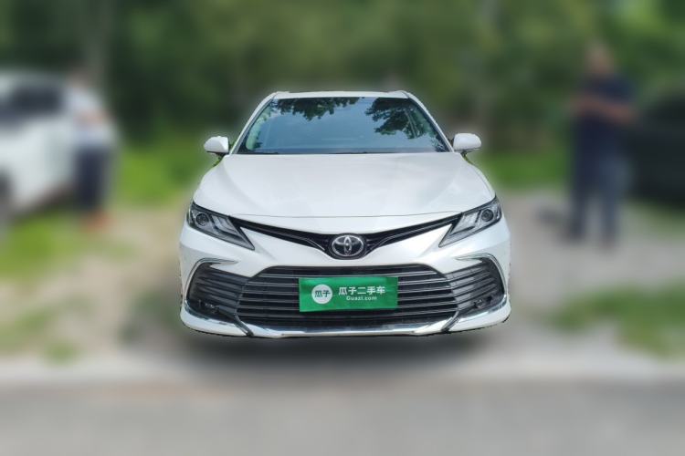 Toyota Camry 2023 — фото 2