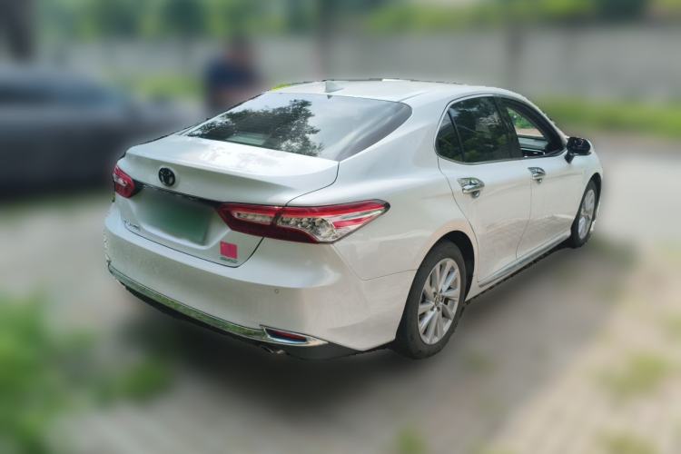 Toyota Camry 2023 — фото 4