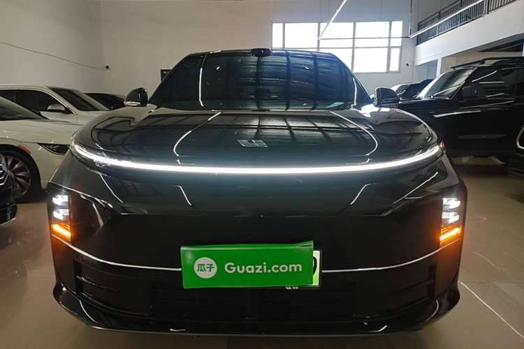 Li Auto L6 2025 — 2