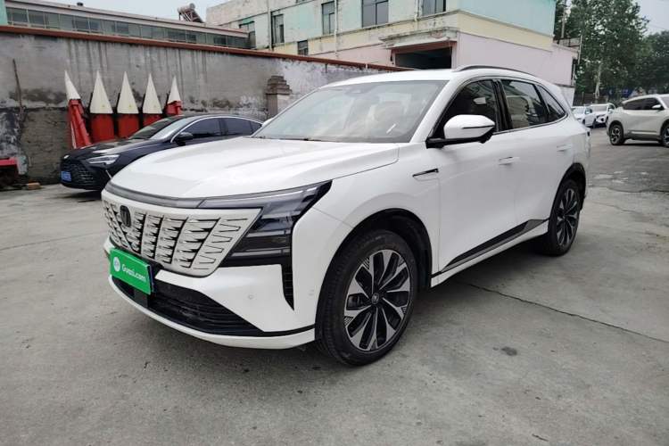 ChangAn CS75 PLUS 2025 — фото 1