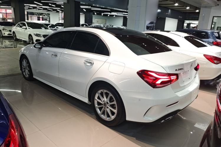 Mercedes-Benz A 200 L 2021 — фото 4