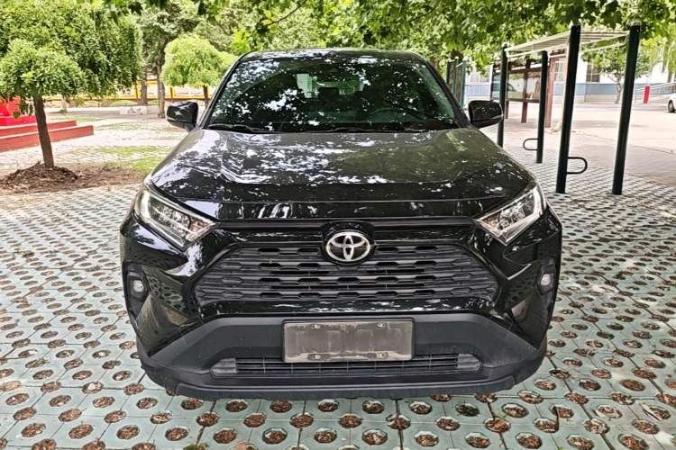 Toyota RAV4 2023 — 2