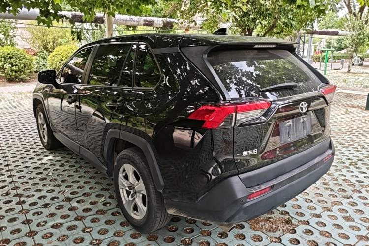 Toyota RAV4 2023 — 4