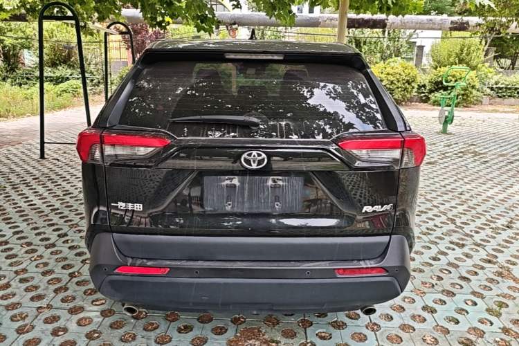 Toyota RAV4 2023 — 5