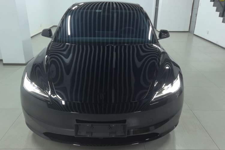 Tesla Model 3 2025 — 2