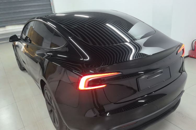 Tesla Model 3 2025 — 4