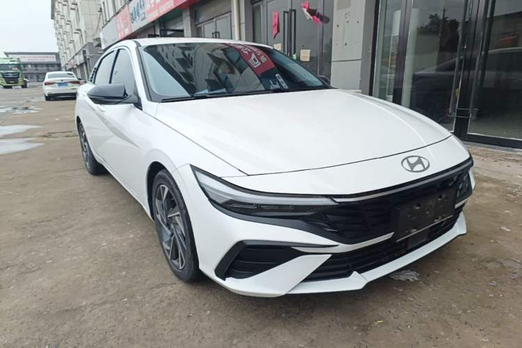 Hyundai Elantra 2023 — 3