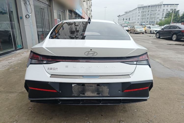 Hyundai Elantra 2023 — 5