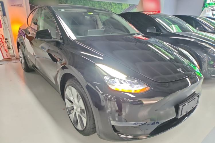 Tesla Model Y 2022 — 3